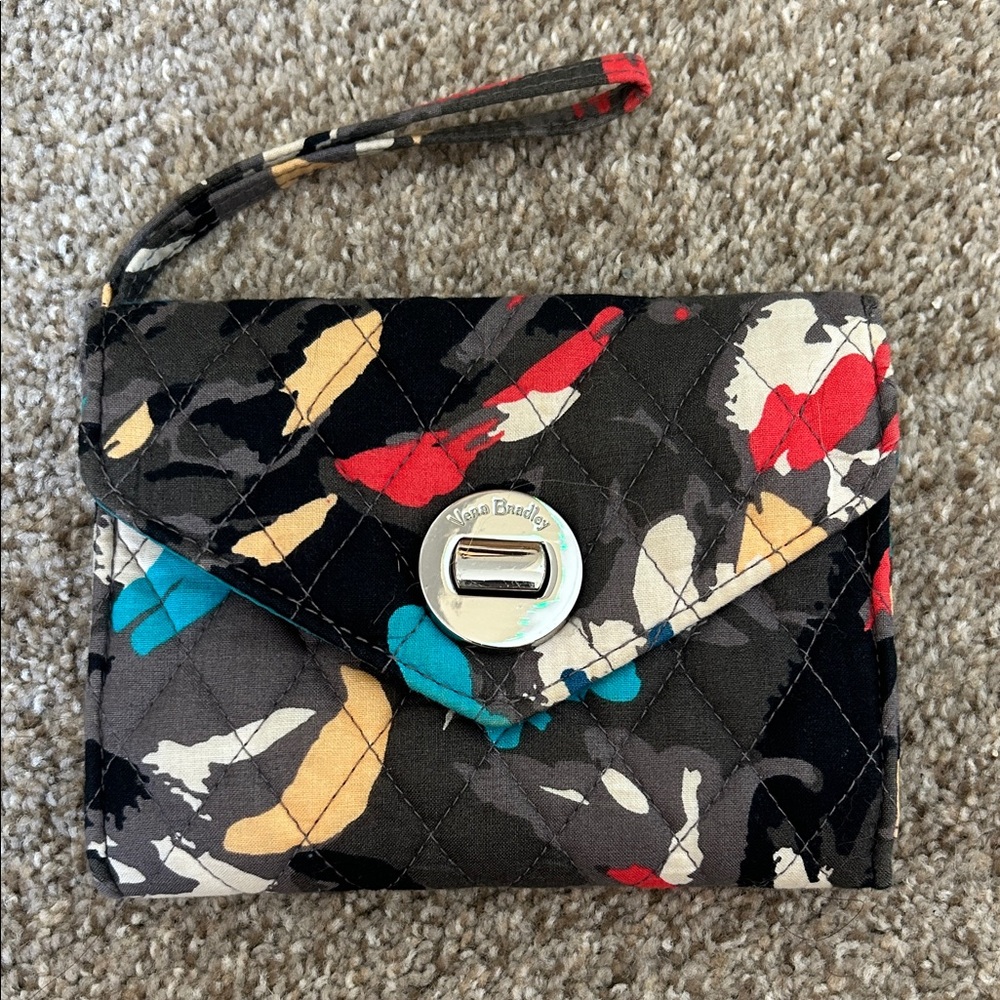 Vera Bradley Your Turn Smartphone in Splash Floral Quilted Wristlet Like New